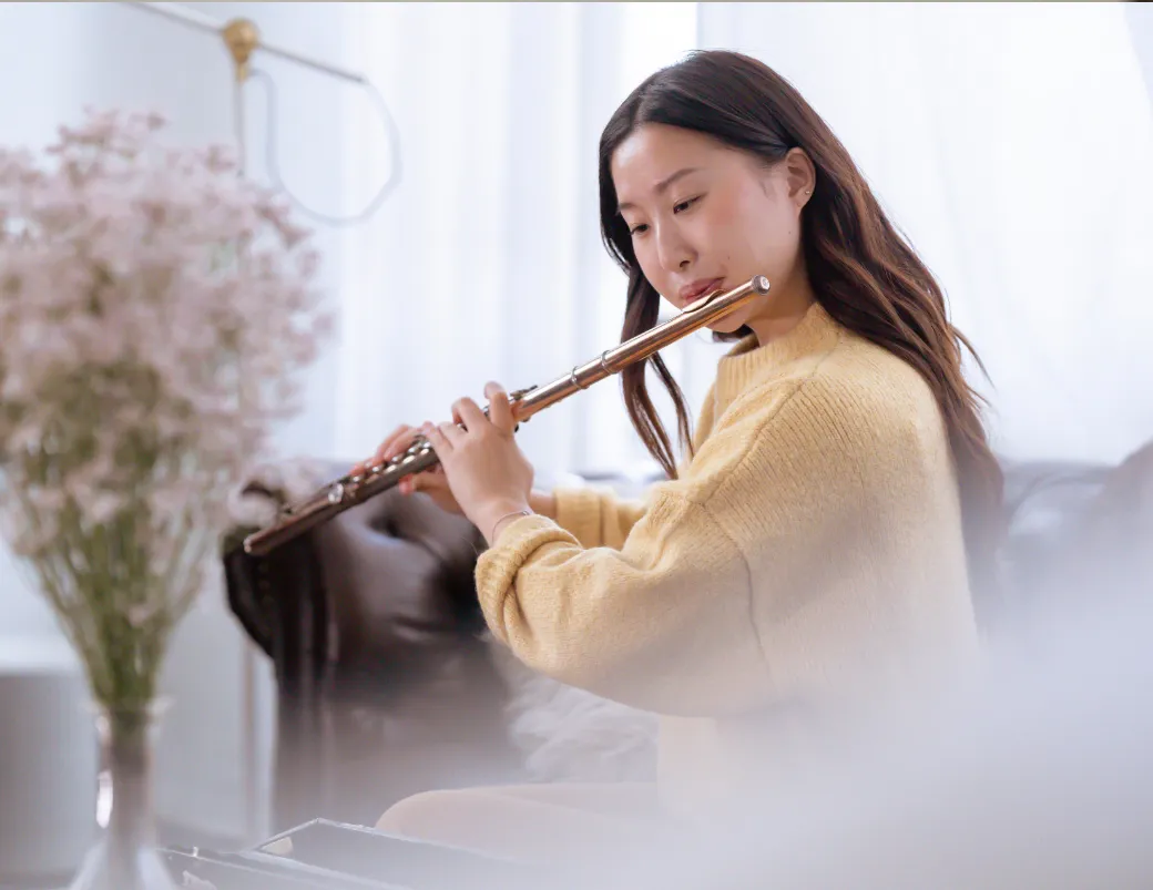 An image of a musician practicing their instrument with a focused and determined expression, showing the importance of effective practicerd practice, music